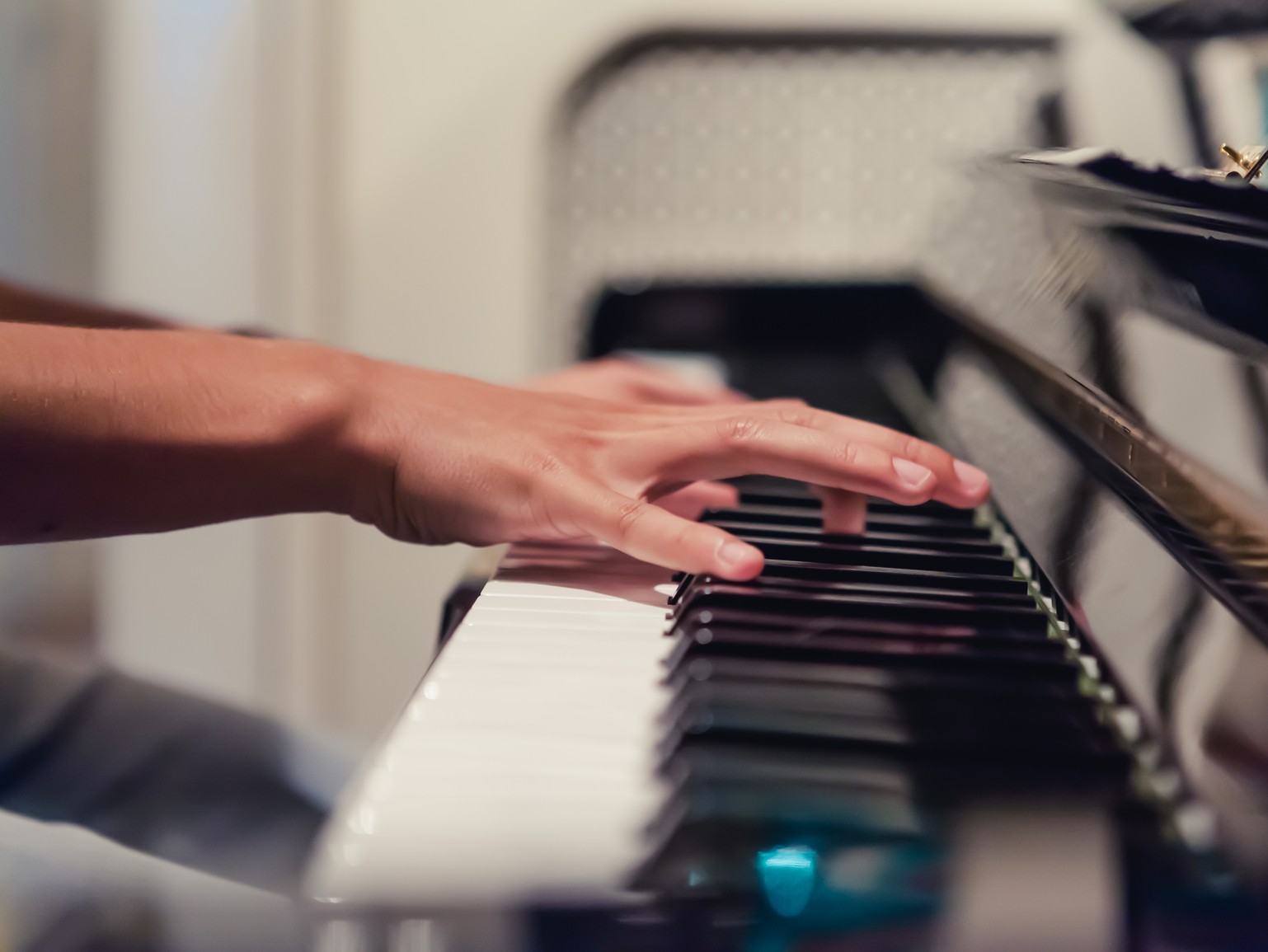 stock-generic-hands on piano